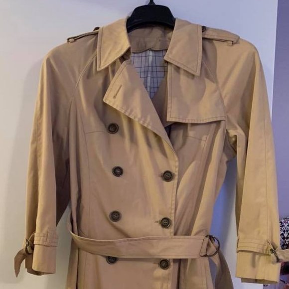 London Fog Jackets & Blazers - London Fog All Weather Trench Coat, size 10 petite, vintage!